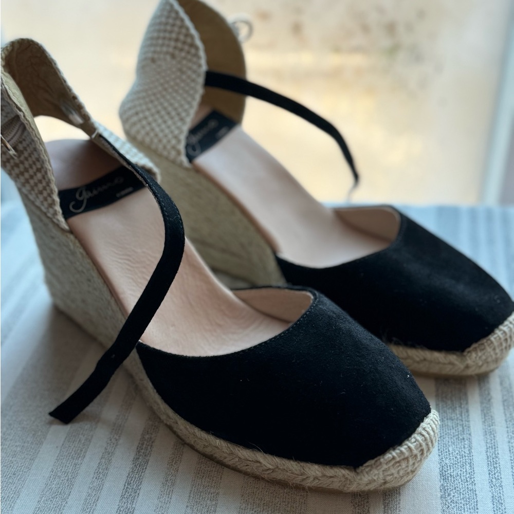 NWOT - Gaimo Black suede espadrilles